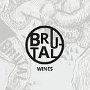 Brutal Wines. Br, ing e Identidade, Design de produtos e Ilustração tradicional projeto de David Pinedo Andrés - 02.09.2020
