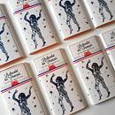 Le Chocolat des Françcais x Instagram. Un proyecto de Ilustración tradicional, Packaging y Diseño de producto de Karishma Chugani - 15.10.2020
