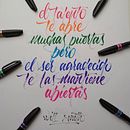 "agradecido" - Mi Proyecto del curso. Un projet de Beaux Arts, Calligraphie, Composition photographique, Design , Design graphique, Design t, pographique, Écriture, Photographie, Photographie smartphone, Photographie pour Instagram, Lettering manuel , et Lettering de Freddy Agirretxea - 24.10.2020