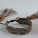 Pulsera tejida con mostacillas metalizadas y borlas. Projekt z dziedziny Projektowanie biżuterii użytkownika amaira ani pulido - 14.11.2020