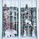 Paper cut window pictures. Een project van Papercraft van Madeline Norris - 28.12.2020