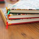 CUÑA es un proyecto de encuadernacion y propuesta editorial. La intencion es trabajar por series tematicas, todos los productos son packs, tienen varios componentes y estan diseñado con un determinado imaginario . Penjilidan buku proyek oleh Micaela Ursomarzo - 01.01.2021