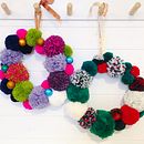 Pompom wreath colour combinations. Un proyecto de Artesanía de Christine Leech - 09.01.2021