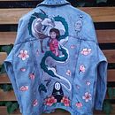 Cazadora denim pintada a mano con el tema de "El viaje de Chihiro" | Hecha con pintura acrílica para tela y marcador | Previamente creado con Adobe Photoshop CS6 . Projekt z dziedziny Craft,  Sztuki piękne,  R, sunek art, st, czn, Manga, Malarstwo akr i lowe użytkownika LAURA SOMOSIERRA MARISCAL - 13.12.2020