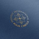 Instituto internacional de abejas Ein Projekt aus dem Bereich Kunstleitung, Br, ing und Identität und Logodesign von Quentin Lagrange - 01.01.2019