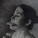 Retrato a grafito: La chica del Kellogg’s bar. Un proyecto de Bellas Artes, Dibujo a lápiz, Dibujo anatómico, Dibujo artístico, Dibujo de Retrato, Dibujo realista, Pintura, Pintura a la acuarela, Pintura acrílica, Pintura al óleo y Pintura gouache de Yampier Sardina Esperon - 25.01.2021