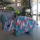 My project in Amigurumi Design -Rhino. Un projet de Crochet de Philippa Gillett - 29.01.2021