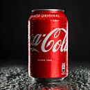 Fotografía Publicitaria - Coca Cola. Photograph, Studio Photograph, Product Photograph, Commercial Photograph, Photomontage, Photographic Lighting, and Photo Retouching project by Gerard Cot Pallarés - 03.12.2021