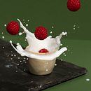 Batido de Framboesa. Un progetto di Fotografia pubblicitaria, Composizione fotografica, Fotografia di prodotti e Fotografia gastronomica di assuncaobranco - 26.03.2021
