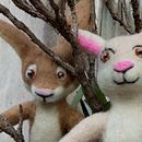 Mr. Hare and Ms. Rabbit. Needle Felting.. Art To, s, Character Design, To, Design, Character Animation, Arts, and Crafts project by Edson Mito - 04.01.2021