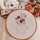 Bordado Floral - criação própria. Un progetto di Ricamo di Melissa Ladeia Schiewaldt - 05.04.2021