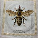 Cross Stitch Honeybee. Un projet de Broderie de Jason Kitting - 25.02.2021