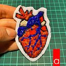 Bordado de broches. Arts, Crafts, Embroider, Accessor, and Design project by Laura Jaramillo Acosta - 04.07.2021