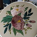 Blush Florals, pattern and kit by Florals & Floss Ein Projekt aus dem Bereich Stickerei von Arlo Everett - 30.04.2021