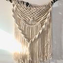 Macramé en enredadera. Macramé project by Valentina Abarzua - 01.08.2021