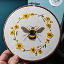 Sweet Bee, pattern by @EmillieFerris Ein Projekt aus dem Bereich H, werk und Stickerei von Arlo Everett - 12.04.2021