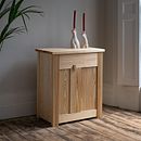 Hutch Cabinet. Un proyecto de Artesanía, Diseño, creación de muebles					, Diseño de interiores y Carpintería de Bibbings & Hensby - 19.04.2021