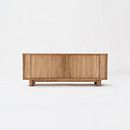 Carved Tambour Cabinet. Un proyecto de Artesanía, Diseño, creación de muebles					, Diseño de interiores y Carpintería de Bibbings & Hensby - 13.04.2021