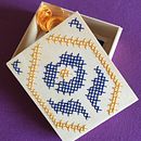 Meu projeto do curso: Bordado em madeira. Een project van Craft, Borduurwerk,  Creativiteit, Ontwerp van accessoires, Productontwerp y DIY van Graziela Salvatori - 24.04.2021