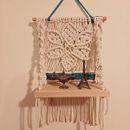 Repisa de macramé con diseño de flor. Macramé project by Giuliana Pastor - 05.07.2021