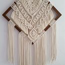 Meu projeto do curso: Introdução à tapeçaria em macramê. Un projet de Création d'accessoires, Artisanat, Art textile , et Macramé de Caciane Souza - 21.05.2021