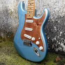 PÁTINAS SOBRE PICKGUARDS COMO LIENZOS. Artesanato, Artes plásticas, e Música projeto de Diego Fiuza - 28.05.2021