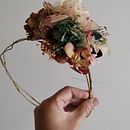 Mi Proyecto del curso: Tocado floral: crea tu complemento de flores. Een project van Ontwerp van accessoires,  Modeontwerp y DIY van Isabel Arroyabe - 03.06.2021