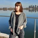 Knitted gray cardigan. Un projet de Illustration traditionnelle, Publicité, Photographie, Création d'accessoires, Direction artistique, Création de costumes, Artisanat, Gestion de la conception, Design de bijoux, Peinture, Webdesign, Réseaux sociaux, Création de motifs, Créativité, Dessin, St, lisme, Photographie de produits , et Photographie de mode de Svetlana Fedoriv - 06.06.2021