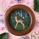Fawn on Green. Ilustração tradicional, e Bordado projeto de Chloe Giordano - 18.06.2021