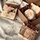 Branding - Jabonsol. Un proyecto de Packaging, Diseño gráfico, Br, ing e Identidad, Diseño de logotipos, Publicidad, Fotografía de producto, Fotografía publicitaria, Fotografía para Instagram y Marketing para Instagram de Nerea Matamoros Santamaría - 24.06.2021