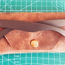 Seam-Free Leather Accessories. Un proyecto de Diseño, Diseño de complementos, Artesanía y Costura de Leandi Kruger - 29.06.2021