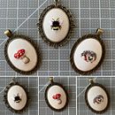 Mi Proyecto del curso: Bordado en miniatura: crea joyas textiles. Un proyecto de Diseño de jo, as y Bordado de Carla - 02.07.2021