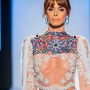 Proyecto diseño de traje de novia bordado a mano . Un progetto di Fashion design e Ricamo di Angelica Mariana Mejia Mendez - 02.06.2018