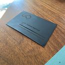 Tarjetas de visita en papel negro, con barniz selectivo. Design, and Printing project by hectormola - 07.21.2021