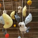 Creación de un mobil de bebé por Ana y punto-madebyescu. . Projekt z dziedziny Craft, Projektowanie zabawek,  Tkactwo, Sz i dełkowanie użytkownika Anna Escudero - 22.07.2021