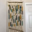 Mi Proyecto del curso: Macramé: técnicas de tejido envuelto. Un proyecto de Artesanía, Decoración de interiores, Tejido, Macramé y Teñido Textil de Nelly Rodriguez - 23.07.2021