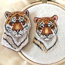 Embroidered Tigers. Un proyecto de Bordado, Artesanía, Diseño de complementos y Diseño de Lena Catisimo - 03.08.2021