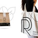 [Rosie Posie Branding project] It's my pleasure to receive many engagements on Behance. Here is my full project on Behance: https://lnkd.in/gui7-HDq If you love it, please feel free to share your comment or like it. Un proyecto de Diseño, Diseño gráfico y Diseño digital de ntr_thuan02 - 02.08.2021