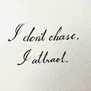 I don't chase. I attract.. Un progetto di Calligrafia di Gabriela Ibarra - 28.08.2021
