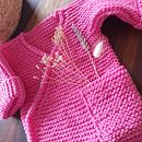 Mein Kursprojekt: Kinderkleidung stricken. Un progetto di Fashion design, Fiber Art, DIY e Uncinetto di Christine Rausch - 30.08.2021