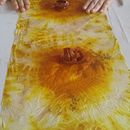 Meu projeto do curso: Introdução à técnica de tingimento shibori com tingimento natural Ein Projekt aus dem Bereich H, werk, Modedesign, DIY und Textilfärbung von Tarsila Souza de Arruda Santos - 14.09.2021