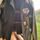 Mi Proyecto del curso: Diseño de moda: pintura y bordado sobre prendas. Un progetto di Pittura, Fashion design, DIY, Upc e cling di Sandra Gómez - 16.09.2021