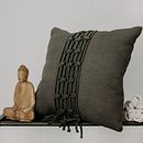 COJIN CON MACRAME . Un progetto di Macramè, Fiber Art, Artigianato e Interior Design di Enrique de Jesús Guzmán Alejandre - 04.10.2021
