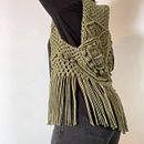 My project in Macramé: Create Unique Clothing course. Un proyecto de Diseño de complementos, Artesanía, Tejido y Macramé de Ilaria Tarquini - 04.10.2021