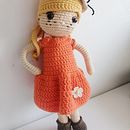 Amarita y su modita. Un proyecto de Artesanía, Diseño de juguetes, Tejido, Crochet y Amigurumi de Ines Urbiso Fonseca - 27.10.2021