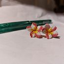 Plumeria. Een project van Borduurwerk y Sieradenontwerp van sotoadriana2002 - 09.11.2021