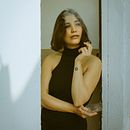 Mi Proyecto del curso: Fotografía intimista: Fumando, esperando, encontrando. Un proyecto de Fotografía, Fotografía con móviles, Fotografía de retrato, Fotografía artística y Autorretrato Fotográfico de Ruby Ruggles Urquhart - 14.11.2021