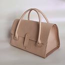 Bolsa de cuero y tarjetero. Un proyecto de Diseño, Diseño de complementos, Artesanía y Costura de gabyricha - 30.11.2021