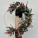 XXL WREATH. Un proyecto de Artesanía, Diseño de interiores, Diseño floral y vegetal de Roberta Santilli - 03.12.2021