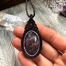 Colar Lepidolite Ein Projekt aus dem Bereich Makramee und Schmuckdesign von Cátia Fernandes - 05.12.2021